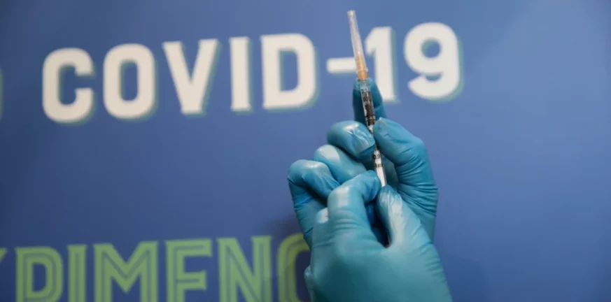 Κορονοϊός: Νέο επικαιροποιημένο εμβόλιο έρχεται από Σεπτέμβρη