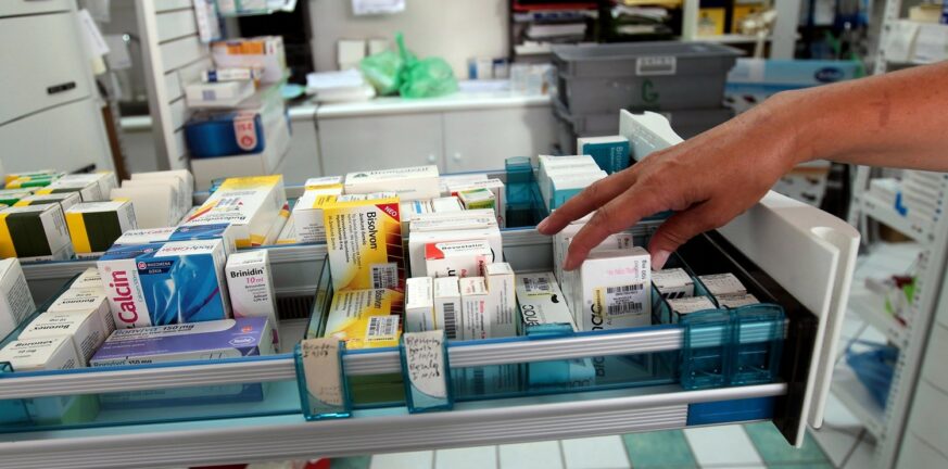 Απαγόρευση παράλληλων εξαγωγών για να αντιμετωπιστεί η έλλειψη φαρμάκων - Ανάπτυξη νέων υπηρεσιών ζητούν οι φαρμακοποιοί