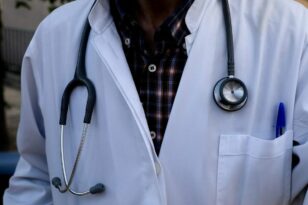 Γυναικολόγος – ογκολόγος στη Θεσσαλονίκη έπαιρνε «φακελάκια» για να παρακάμψει τη λίστα αναμονής στα χειρουργεία