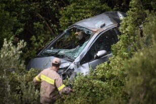 Ακράτα: Έπεσε με το αυτοκίνητο του σε γκρεμό 70 μέτρων - Νεκρός ο οδηγός του οχήματος