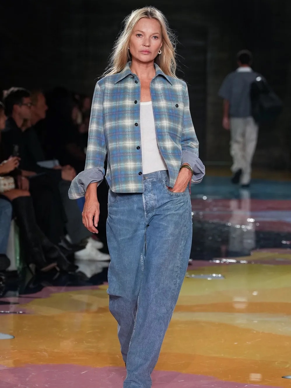 Φανελένιο πουκάμισο: Η Kate Moss φορά ήδη το νέο trend - ΦΩΤΟ
