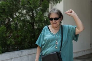 Έξωση στη δημοσιογράφο Ιωάννα Κολοβού: «Τραβώντας με έβγαλε έξω» ΒΙΝΤΕΟ