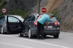 Κόσοβο: Ξεκίνησαν να αντικαθίστανται οι Σέρβικες πινακίδες στα αυτοκίνητα