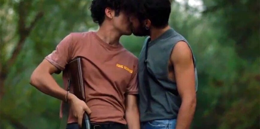 Maestro: Το Twitter δοξάζει τη σκηνή με το γκέι φιλί - «Μη σοκάρεστε, αγάπη είναι και αυτό»