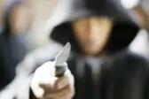 Πάτρα: Τον λήστεψαν με μαχαίρι, τον χτύπησαν και τον απείλησαν να μη μιλήσει - Τι λέει η ΕΛΑΣ για την επίθεση σε ανήλικο