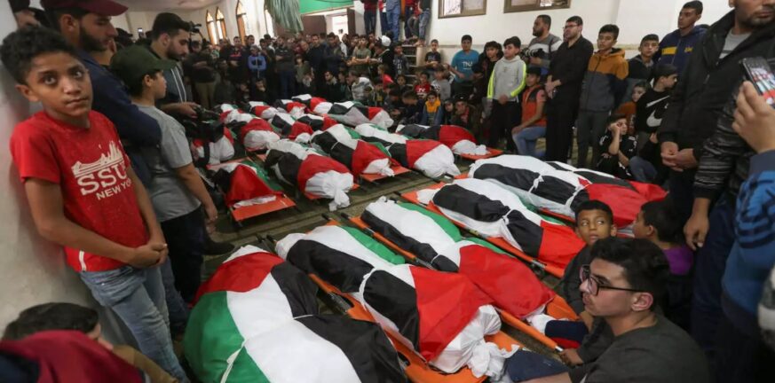 Παλαιστίνη: Χιλιάδες άνθρωποι στις κηδείες των 21 θυμάτων από την πυρκαγιά σε πολυκατοικία