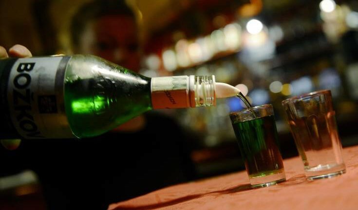 Ποιος ο κίνδυνος εγκεφαλικού για τους 20άρηδες και 30άρηδες που πίνουν πολύ αλκοόλ