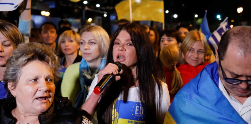 Σύνταγμα: Η Ρουσλάνα επικεφαλής αντιπολεμικής συγκέντρωσης για την Ουκρανία ΒΙΝΤΕΟ
