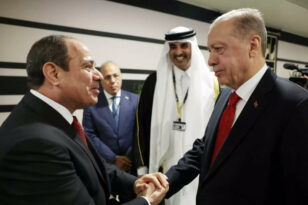 Νέα αρχή για Αίγυπτο και Τουρκία μετά τη χειραψία Σίσι – Ερντογάν