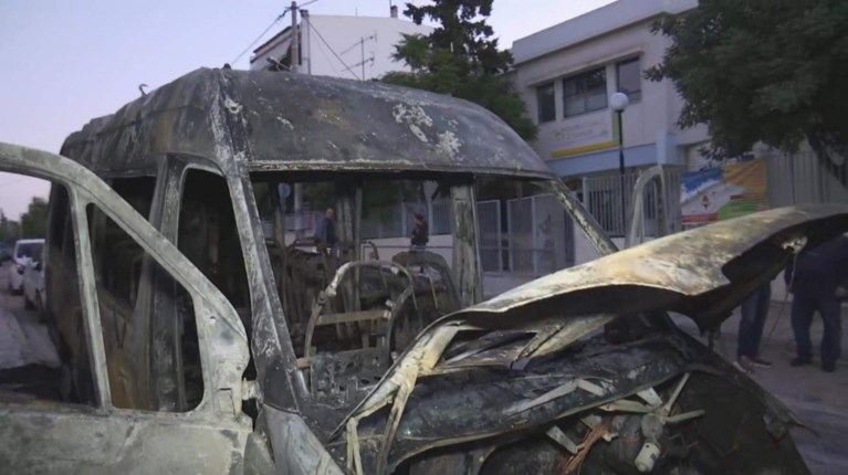 Εμπρησμός στην Αργυρούπολη: Πυρπόλησαν σχολικό λεωφορείο