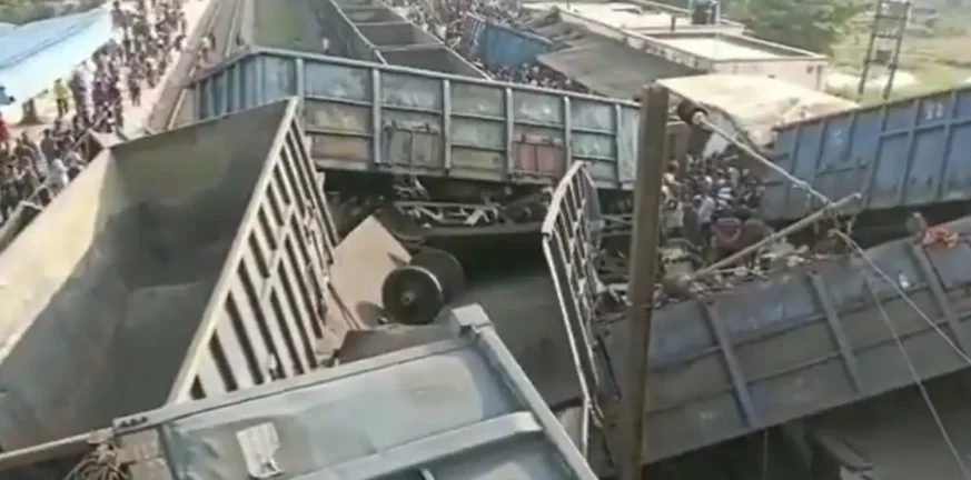 Τραγωδία στην Ινδία: Εκτροχιάστηκε τρένο – Τουλάχιστον 3 νεκροί και 4 τραυματίες