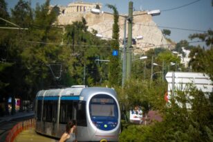 Στα «τυφλά» πάει και το τραμ της Αθήνας - Οι καταγγελίες για φωτεινούς σηματοδότες και επικοινωνίες συρμών