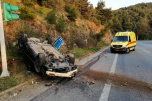 Κοζάνη: Αυτοκίνητο ανετράπη εξαιτίας της κακοκαιρίας - Ένας τραυματίας