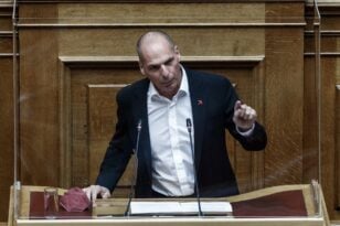 Γιάνης Βαρουφάκης: «Δεν πρέπει να αποκλειστεί το κόμμα Κασιδιάρη»