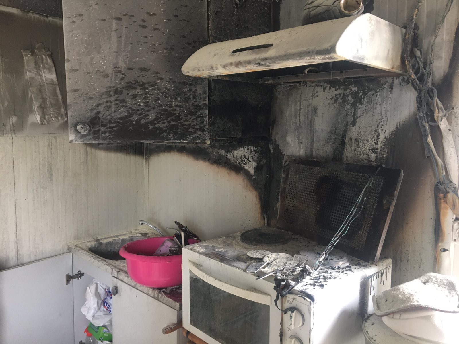 Αρκαλοχώρι: «Τυλίχθηκε» στις φλόγες οικίσκος που ζει 70χρονη - Που προήλθε η φωτιά ΦΩΤΟ - ΒΙΝΤΕΟ