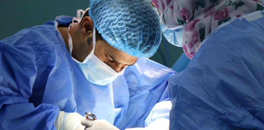 Ινδία: Ο απίστευτος λόγος που γιατρός άφησε στη μέση χειρουργείο