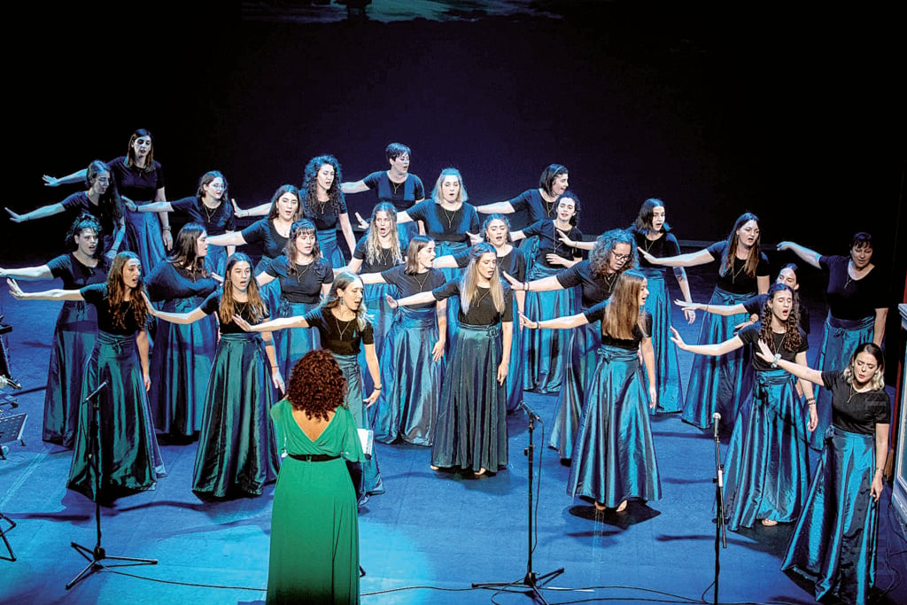 Χορωδία BelCantes: Η Ελενα Δρουκουπούλου μιλά στην «Π» για τη «μαγεία» της Εγλυκάδας