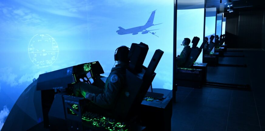 Το ελληνικό «Top Gun» εκπαιδεύεται στην Ανδραβίδα - Διεθνές Αεροπορικό Εκπαιδευτικό Κέντρο