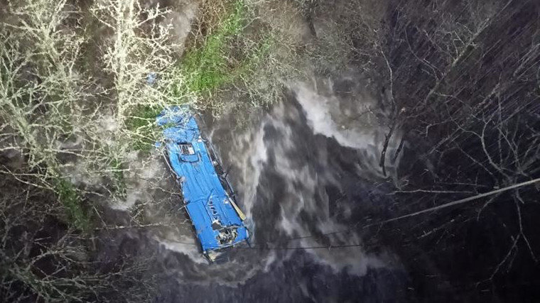 Τραγωδία στην Ισπανία: Λεωφορείο έπεσε σε ποτάμι της Γαλικίας – Δύο νεκροί και τρεις αγνοούμενοι