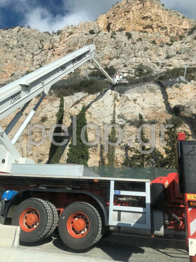 Πτώση βράχων στην Αθηνών – Κορίνθου: Μπαίνουν συρματοπλέγματα στην Κακιά Σκάλα - Παρέμβαση Εισαγγελέα - ΦΩΤΟ
