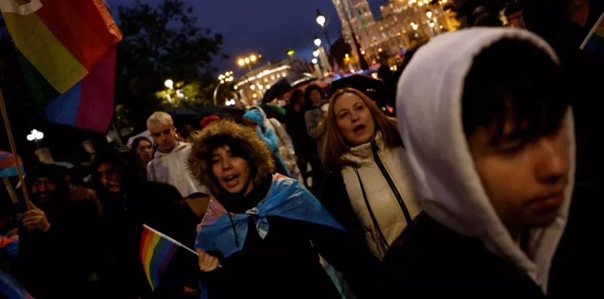 Ισπανία: Τα «πάνω κάτω» έφερε ο νόμος για τα δικαιώματα των τρανς