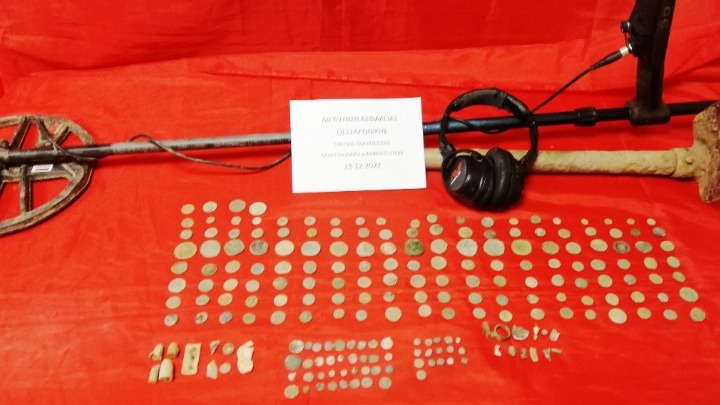 Καβάλα: Σύλληψη 48χρονου για αρχαιοκαπηλία - Είχε 200 αρχαία αντικείμενα