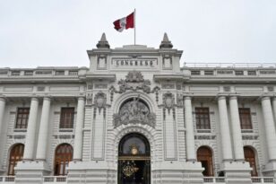 Καθαιρέθηκε και συνελήφθη ο πρόεδρος του Περού