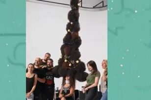 Χριστουγεννιάτικο δέντρο… από περούκες - ΒΙΝΤΕΟ