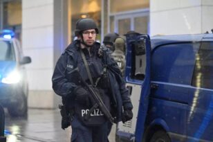 Συναγερμός στη Γερμανία: Ένοπλος κρατά ομήρους σε εμπορικό κέντρο της Δρέσδης - Πληροφορίες για μία νεκρή