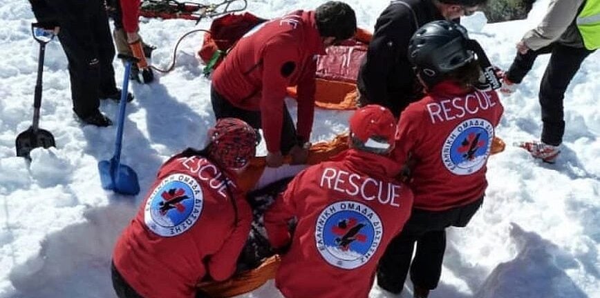 Όλυμπος: Ανασύρθηκε από βάθος 600 μέτρων ο ορειβάτης που είχε βρεθεί χωρίς τις αισθήσεις του