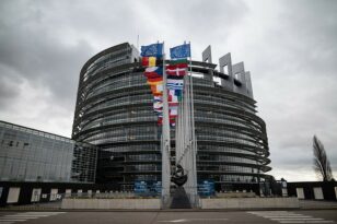 Ευρωπαϊκό Κοινοβούλιο: Υιοθέτησε νόμο που πλαισιώνει την τεχνητή νοημοσύνη