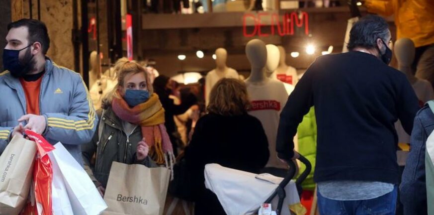 Πάτρα – Τοπική αγορά: Επιτέλους οι έμποροι είδαν τον κόσμο να κρατάει σακούλες!