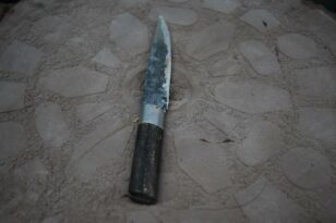 Θάσος: Απίστευτο περιστατικό με γυναίκα που επιτέθηκε με μαχαίρι σε ταμία σούπερ μάρκετ