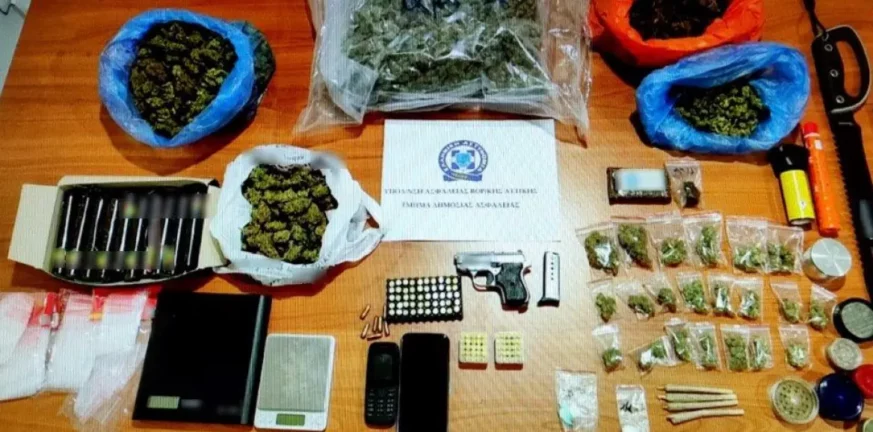 Χαλάνδρι: 29χρονος διακινούσε ναρκωτικά έξω από σχολείο - Βρήκαν στο σπίτι του και όπλο