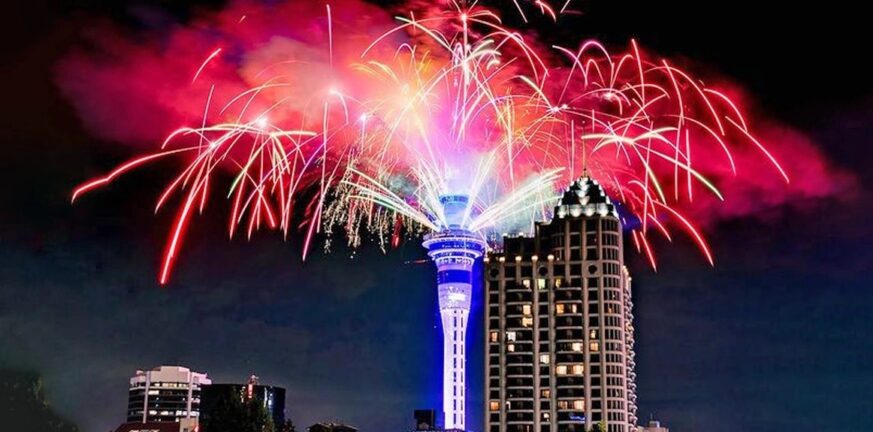 Η Νέα Ζηλανδία υποδέχθηκε ήδη το 2023 - Υπερθέαμα με πυροτεχνήματα ΒΙΝΤΕΟ
