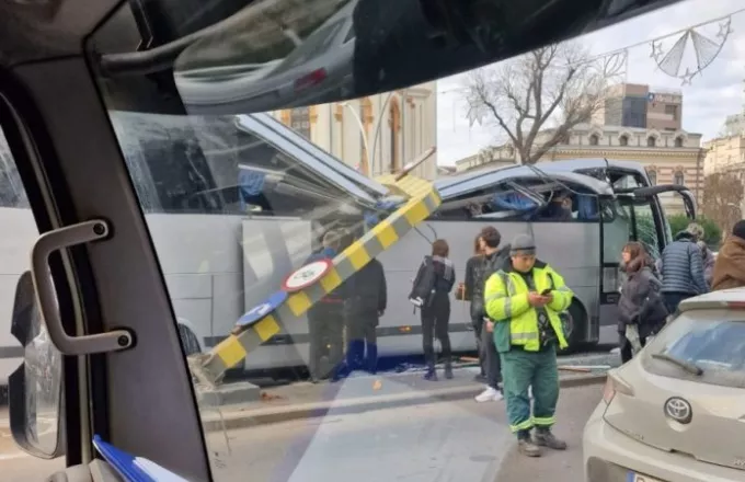 Ρουμανία: Πώς έγινε το δυστύχημα - Στο «μικροσκόπιο» ο οδηγός του λεωφορείου