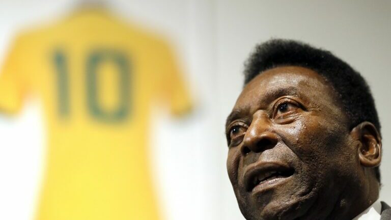 Πελέ: Σε λαϊκό προσκύνημα η σορός του «βασιλιά» του ποδοσφαίρου - Τριήμερο πένθος στη Βραζιλία