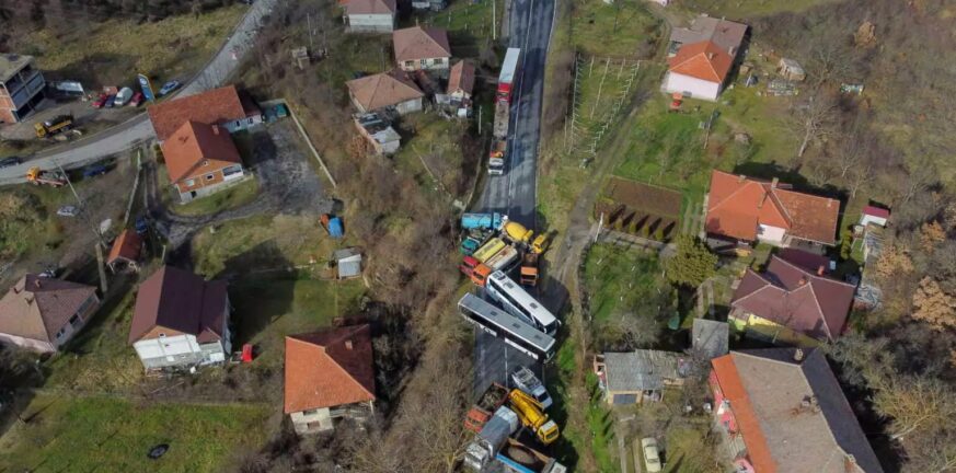 Κόσοβο: Σημάδια υποχώρησης από την Πρίστινα – Οδοφράγματα σε κεντρικό αυτοκινητόδρομο