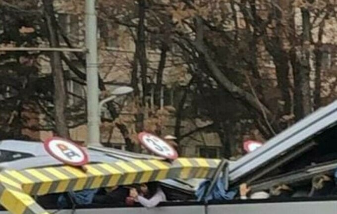 Τροχαίο δυστύχημα στο Βουκουρέστι: 53χρονος από τη Λάρισα ο νεκρός, τρεις σοβαρά τραυματίες, σε κώμα 30χρονη
