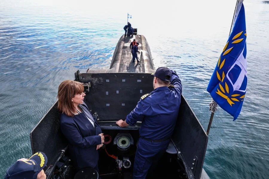 Η Πρόεδρος της Δημοκρατίας Κατερίνα Σακελλαροπούλου στο υποβρύχιο «Παπανικολής» – ΦΩΤΟ