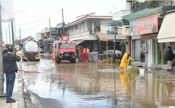 Πάτρα - Ιτιές: Επιχειρήσεις δεν έχουν πάρει αποζημίωση ένα χρόνο μετά τις καταστροφές! - «Θα βγούμε και στον Παπαδάκη»