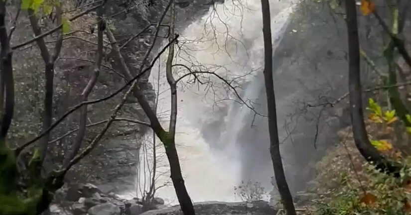 Κοζάνη – Κακοκαιρία ARIEL: «Φούσκωσε» το ποτάμι στο Σκεπασμένο Βελβεντού - Εντυπωσιακά βίντεο