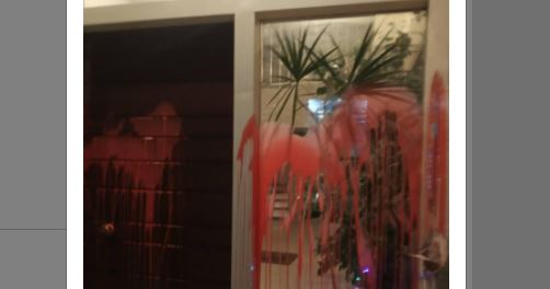 Θεσσαλονίκη: Πέταξαν μπογιές στο σπίτι του βουλευτή Στράτου Σιμόπουλου - ΒΙΝΤΕΟ