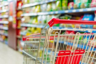 Αγίου Πνεύματος: Πώς λειτουργούν σούπερ μάρκετ και καταστήματα – Για ποιους είναι αργία