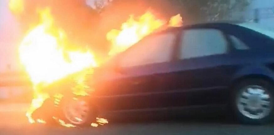 Τυλίχθηκε στις φλόγες αυτοκίνητο στην Αθηνών-Κορίνθου - Διακόπηκε η κυκλοφορία ΒΙΝΤΕΟ