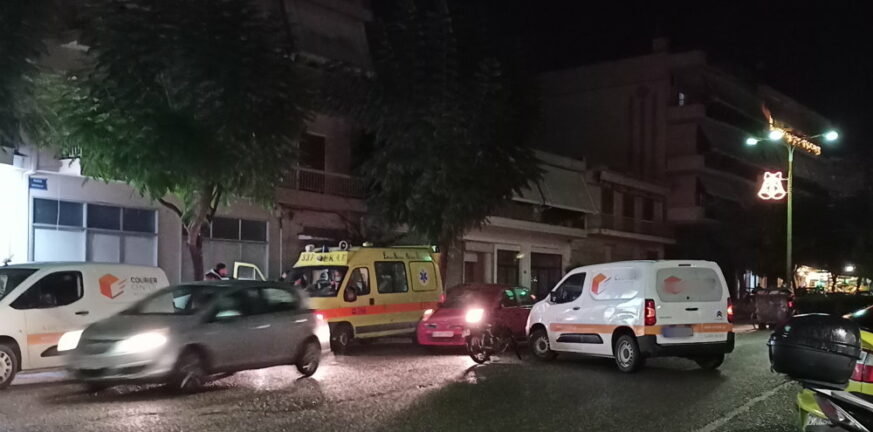 Αγρίνιο:  Στο νοσοκομείο οδηγός δικύκλου - Συγκρούστηκε με βανάκι
