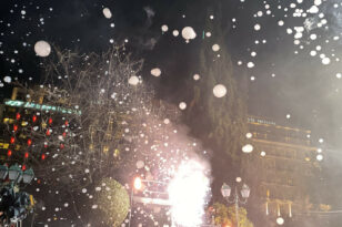 Σε κλίμα Χριστουγέννων η Αθήνα: Η εντυπωσιακή τελετή για τη φωταγώγηση του χριστουγεννιάτικου δέντρου ΦΩΤΟ - ΒΙΝΤΕΟ