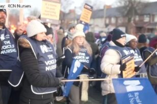 Βρετανία: Ιστορική απεργία από νοσηλευτές και νοσηλεύτριες του NHS – Η πρώτη εδώ και 106 χρόνια ΒΙΝΤΕΟ