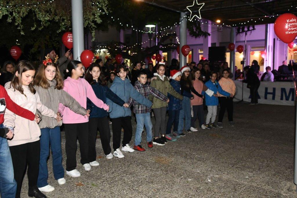 Η Πάτρα γιορτάζει: «Κρεσέντο» εκδηλώσεων στην πόλη - Σε εξέλιξη η δράση «Χριστούγεννα είναι...» και το «Σπίτι των Χριστουγέννων»