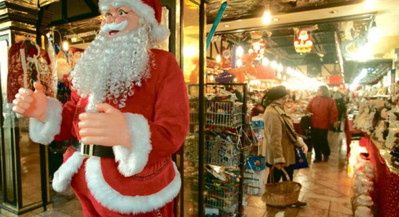 Πάτρα - Χριστουγεννιάτικη αγορά: Δώρα και επιδόματα έστειλαν κόσμο στα μαγαζιά